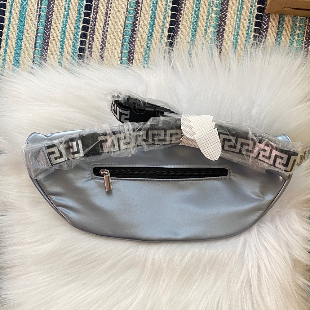 Versace Metallic Silver Belt Bag new never used - Picture 2 of 7